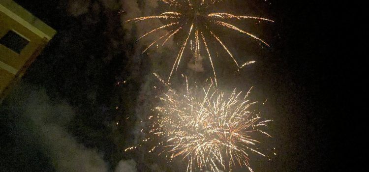 Espectacular castell de focs artificials final de festes a Ulldecona