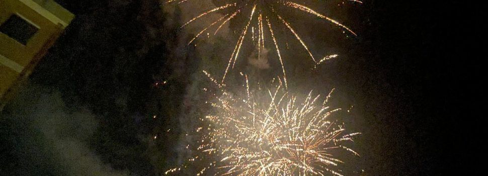 Espectacular castell de focs artificials final de festes a Ulldecona