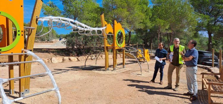 Avança la construcció i instal·lació de jocs de la zona lúdica a la Serra d’Irta