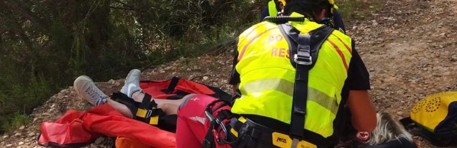 Els bombers rescaten una ciclista caiguda a la Serra d’Irta