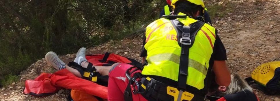 Els bombers rescaten una ciclista caiguda a la Serra d’Irta