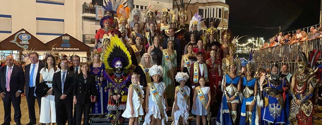 La Asociación Cultural de Moros y Cristianos de Peñíscola celebra su Desfile de Entrada ante miles de espectadores