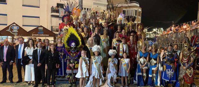 La Asociación Cultural de Moros y Cristianos de Peñíscola celebra su Desfile de Entrada ante miles de espectadores