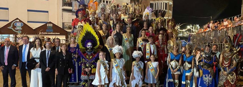La Asociación Cultural de Moros y Cristianos de Peñíscola celebra su Desfile de Entrada ante miles de espectadores 