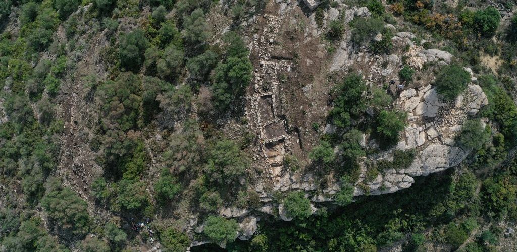 El jaciment de l’Antic d’Amposta estava fortament fortificat i va ocupar una superfície total d’entre 2.000 i 2.500 m2