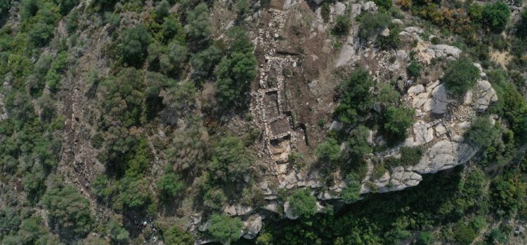 El jaciment de l’Antic d’Amposta estava fortament fortificat i va ocupar una superfície total d’entre 2.000 i 2.500 m2