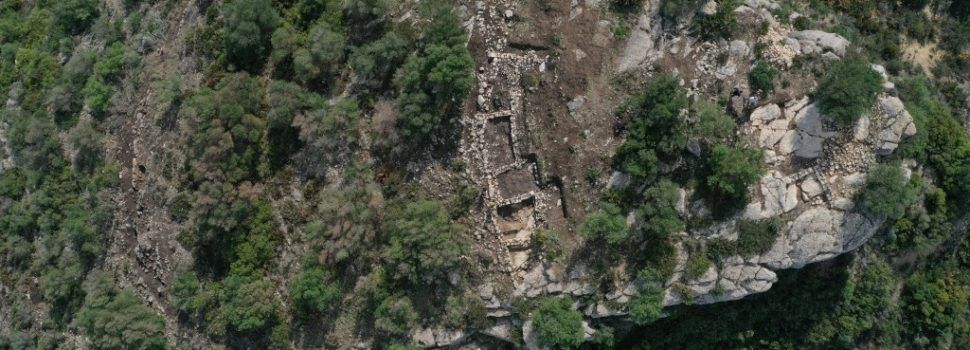 El jaciment de l’Antic d’Amposta estava fortament fortificat i va ocupar una superfície total d’entre 2.000 i 2.500 m2