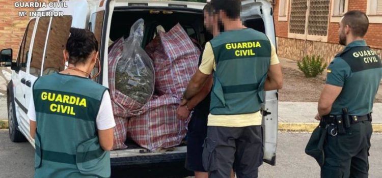 Detenido portando en un turismo 59 kilos de marihuana en San Rafael