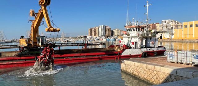 La Generalitat Valenciana draga el port de Vinaròs