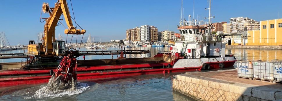 La Generalitat Valenciana draga el port de Vinaròs