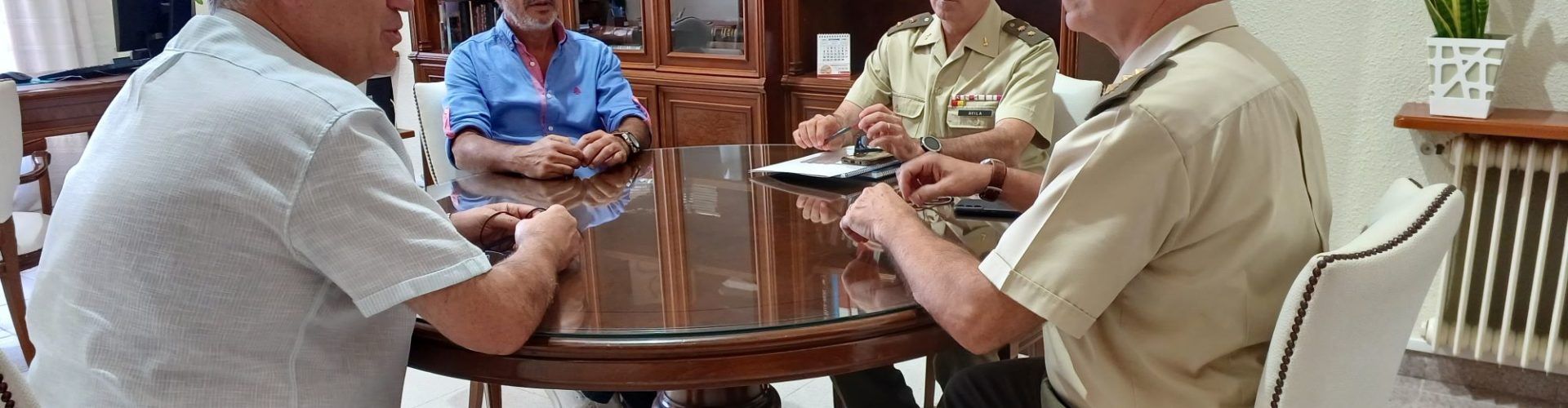 L’alcalde de Benicarló rep la visita del subdelegat de Defensa de Castelló