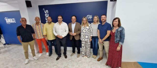 El secretario general del PPCV, Juanfran Pérez, preside en Vinaròs la primera reunión comarcal del partido