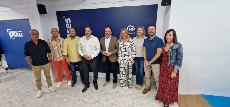 El secretario general del PPCV, Juanfran Pérez, preside en Vinaròs la primera reunión comarcal del partido