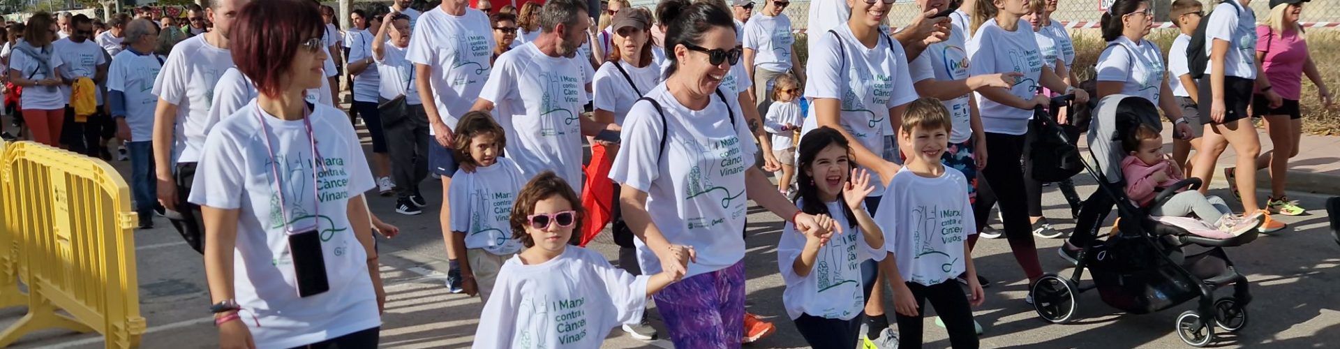 Prop d’un miler de participants en la I Marxa Contra el Càncer a Vinaròs