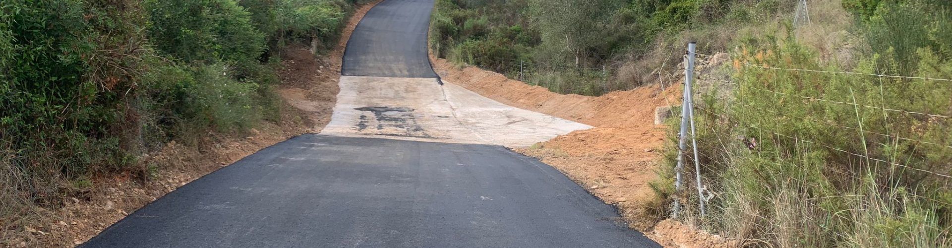 Finalitzen les obres de pavimentació del camí a Peníscola paral·lel a l’AP7 a Santa Magdalena