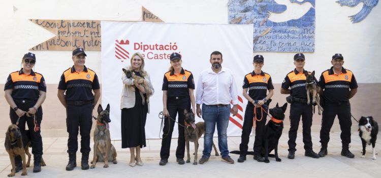 La Diputació de Castelló duplica el nombre de gossos i guies de la Unitat Canina de Cerca i Rescat dels bombers