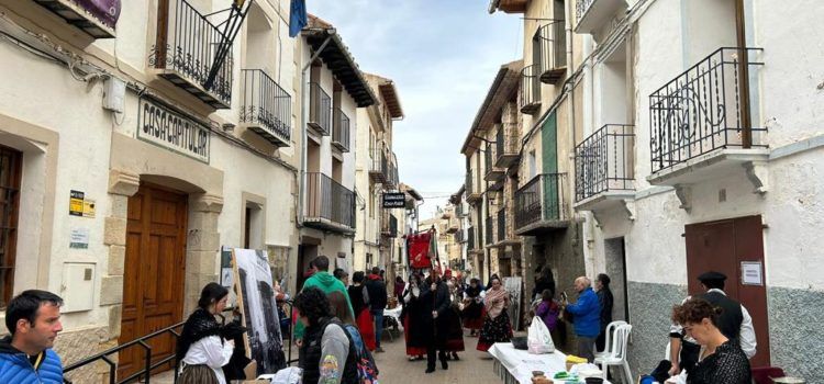 Vistabella mostra la seua gastronomia i artesania en una Fira de Tots Sants amb alta participació