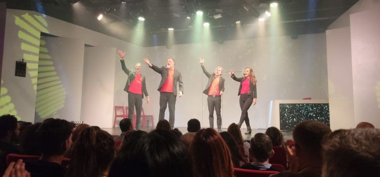 L’humor i la música improvisada triomfen a la Gran Via madrilenya, amb la vinarossenca Angie Lófer
