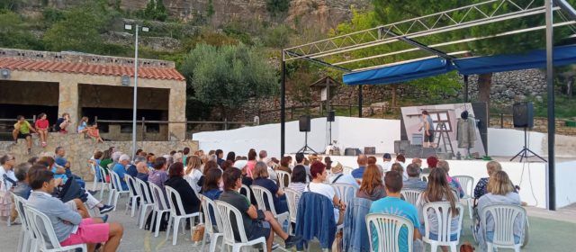 Tarda de teatre a Vallibona amb “Iaios”