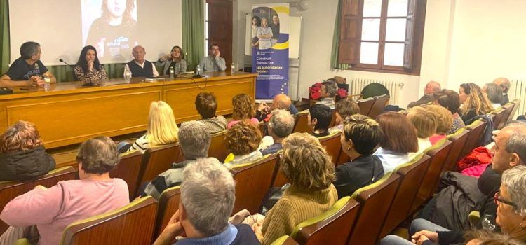 Més d’un centenar de veïns i veïnes participen en la conferència “La UE des dels pobles”