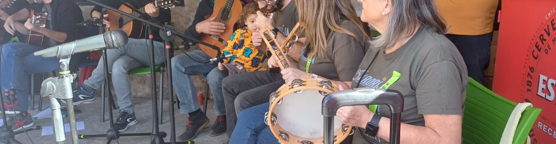 Palanques gaudeix de les seues danses tradicionals amb èxit de participació