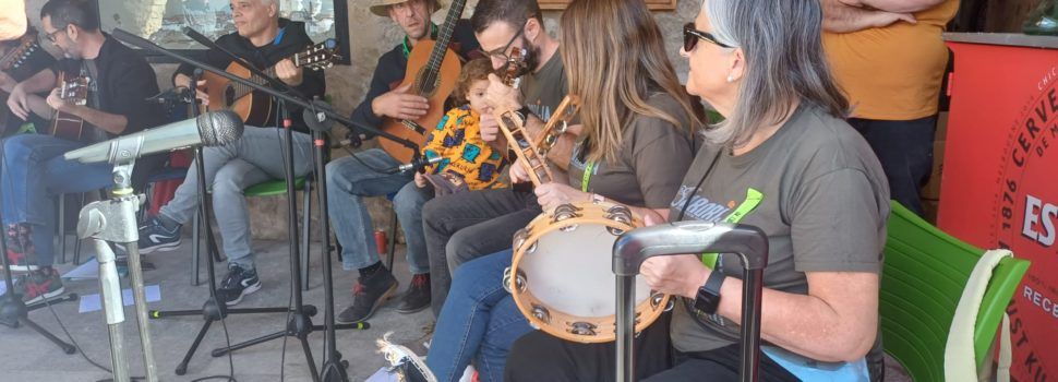 Palanques gaudeix de les seues danses tradicionals amb èxit de participació