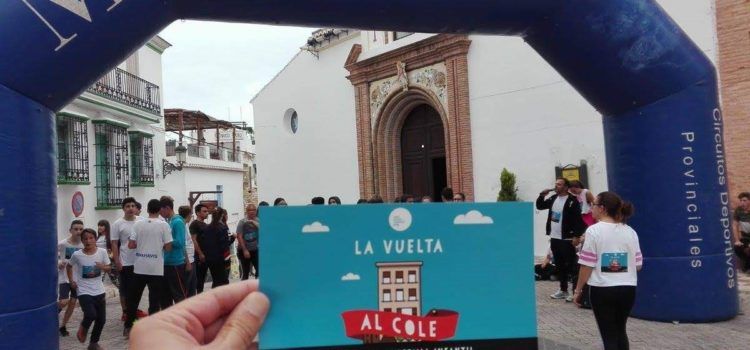 Els alumnes del col·legi CEIP Alberto Selma corren per a acabar amb la leucèmia infantil