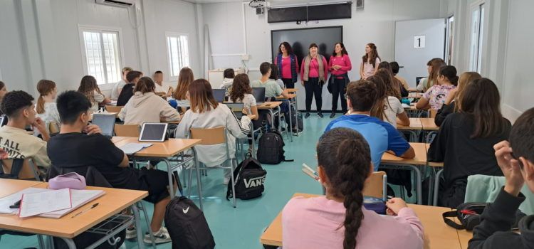 El taller d’ocupació ‘Dinamízate’ pregunta la joventut sobre el seu temps lliure