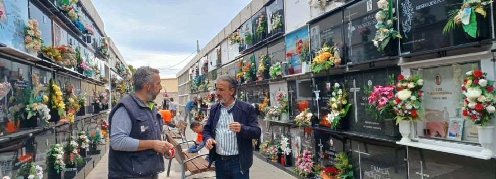 La Brigada d’Obres i Serveis prepara el Cementeri per a la celebració de Tots Sants
