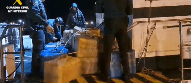 La Guardia Civil intercepta una narcolancha con 33 fardos de hachís en las Islas Columbretes