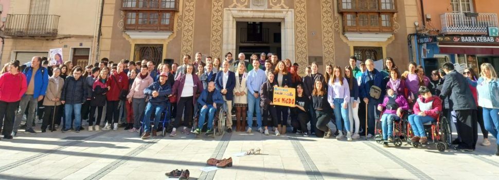 Benicarló manifesta el seu rebuig i condemna la violència masclista pel 25N