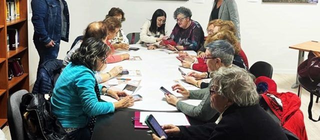 El Ayuntamiento de Canet Lo Roig forma a las mujeres en el funcionamiento y las posibilidades del teléfono móvil