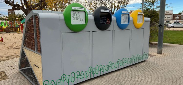 S’instal·la un punt net per a parcs i jardins a la zona infantil de Les Camaraes