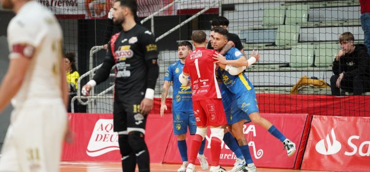 El Servigroup Peñíscola logra ante ElPozo Murcia otro punto de oro en el último minuto (4-4)