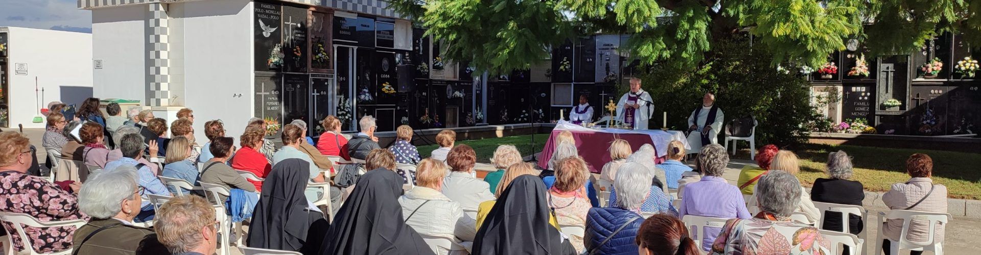 Vinaròs celebra con una misa en el cementerio el día de los Fieles Difuntos