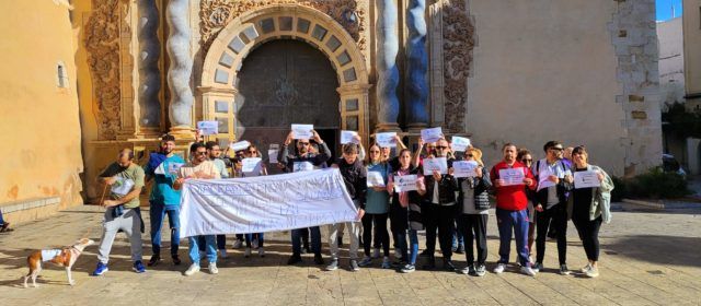 Manifestació de treballadors de la Fundació Diagrama de Vinaròs pel retard en el pagament de nòmines