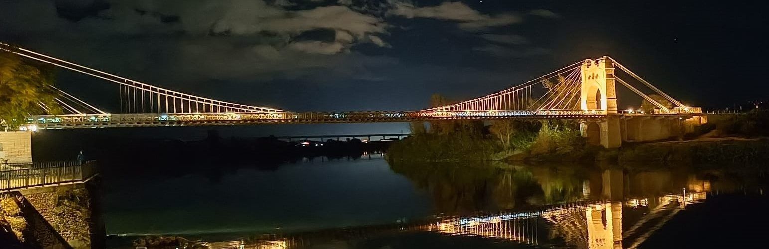 Fotos del pont penjant d’Amposta, de nit