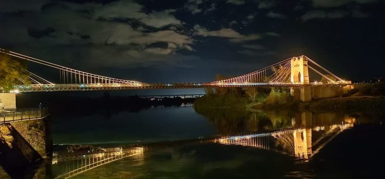 Fotos del pont penjant d’Amposta, de nit