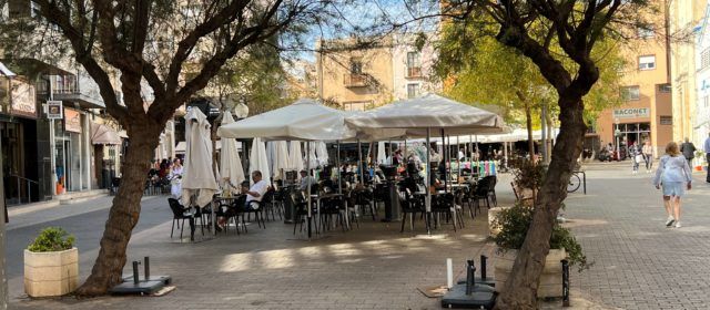 Turisme recorda als establiments la normativa de les terrasses i d’ocupació de la via pública