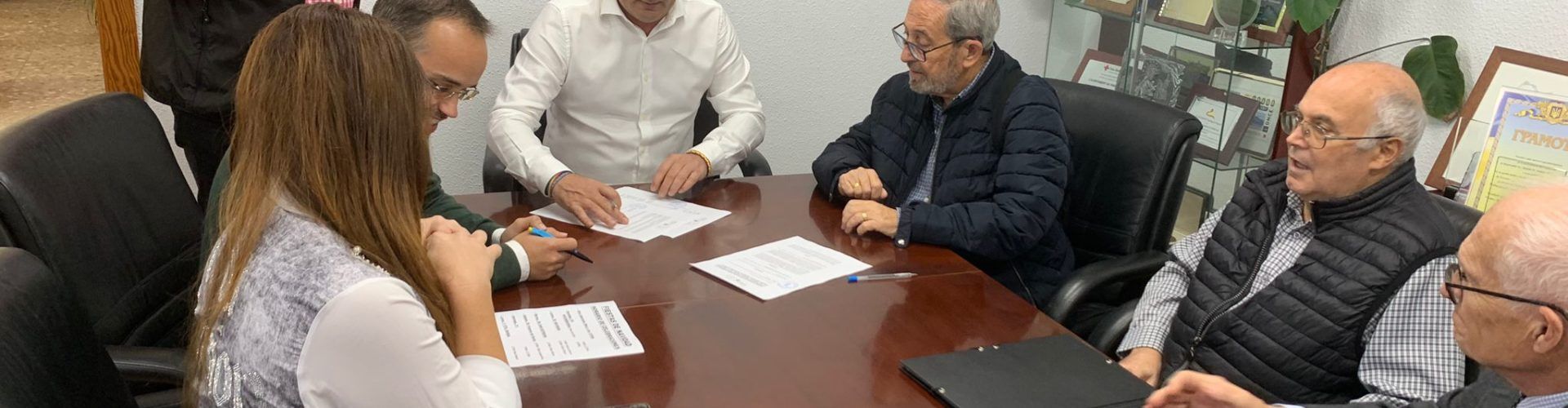El Ayuntamiento de Peñíscola suscribe un convenio con la asociación Amics del Papa Luna para la divulgación de la figura de Benedicto XIII
