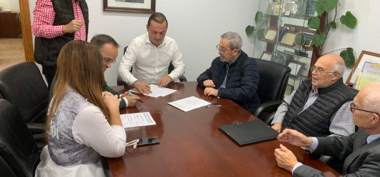 El Ayuntamiento de Peñíscola suscribe un convenio con la asociación Amics del Papa Luna para la divulgación de la figura de Benedicto XIII