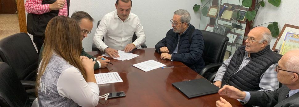 El Ayuntamiento de Peñíscola suscribe un convenio con la asociación Amics del Papa Luna para la divulgación de la figura de Benedicto XIII