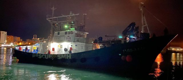El buque de salvamento Aita Mari arriba a Vinaròs, tras su última misión en la que rescató a 181 personas