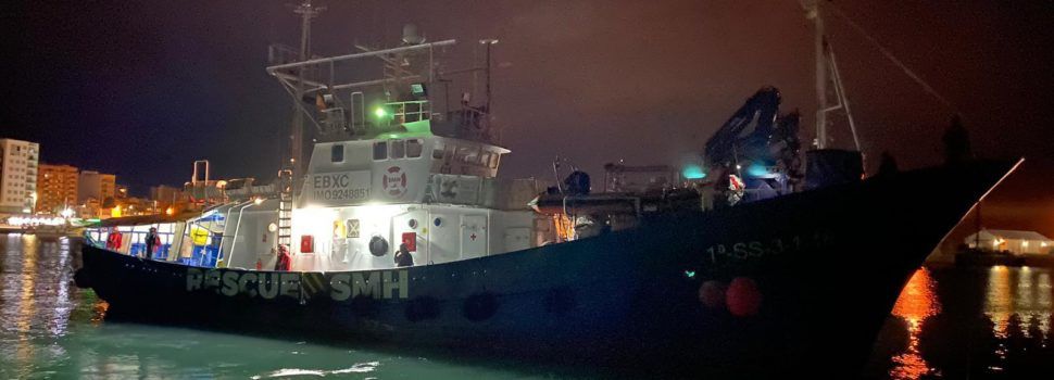 El buque de salvamento Aita Mari arriba a Vinaròs, tras su última misión en la que rescató a 181 personas