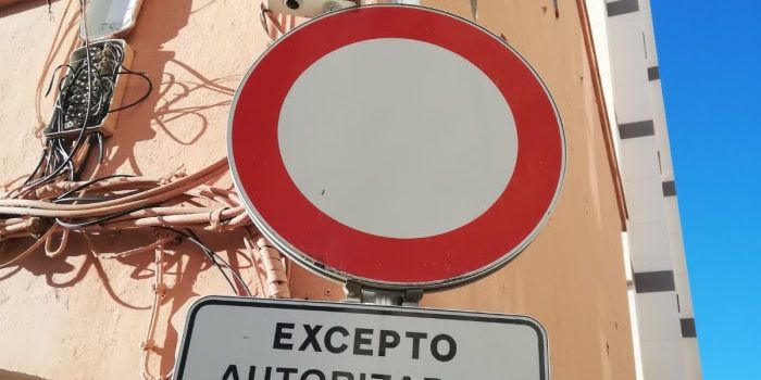 Plataforma per la Llengua exigeix a l’Ajuntament de Vinaròs que incloga el valencià a la nova retolació urbana