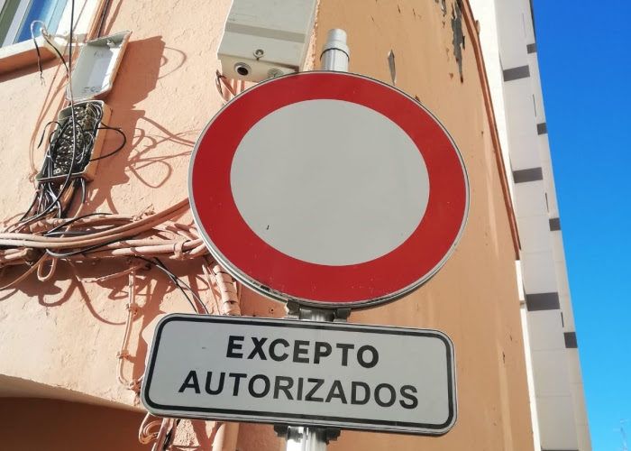 Plataforma per la Llengua exigeix a l’Ajuntament de Vinaròs que incloga el valencià a la nova retolació urbana