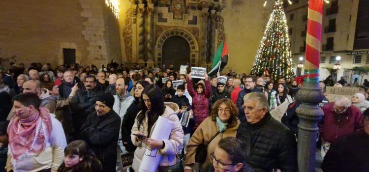 Vídeo i fotos de la concentració en solidaritat amb el poble palestí