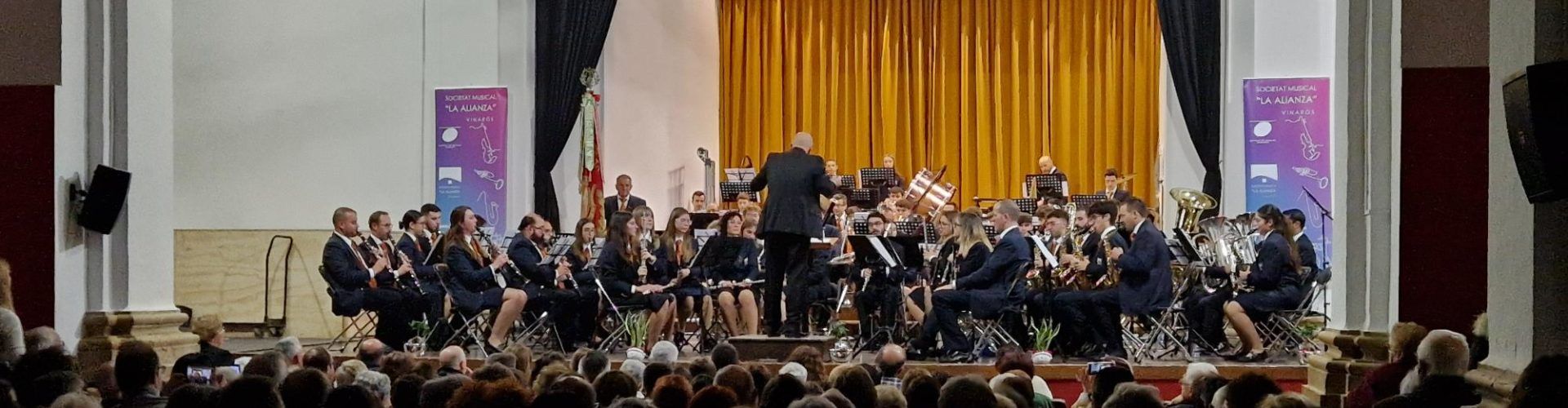 Vídeos i fotos del concert de Nadal de La Alianza