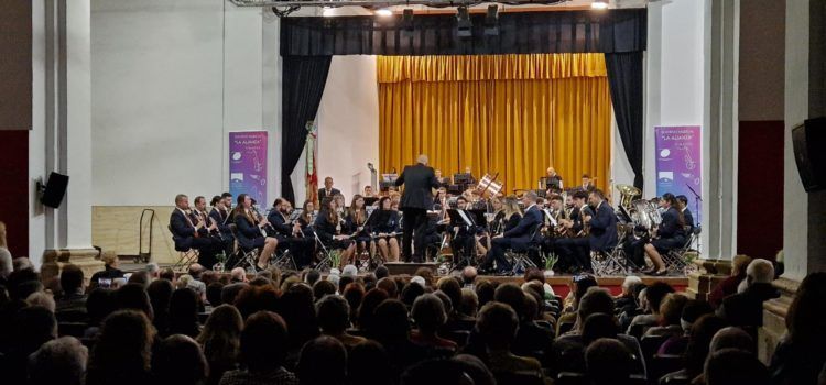 Vídeos i fotos del concert de Nadal de La Alianza