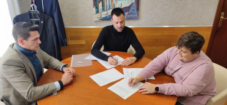 L’Ajuntament signa convenis de col·laboració amb ESMUVI i la Societat Musical La Alianza